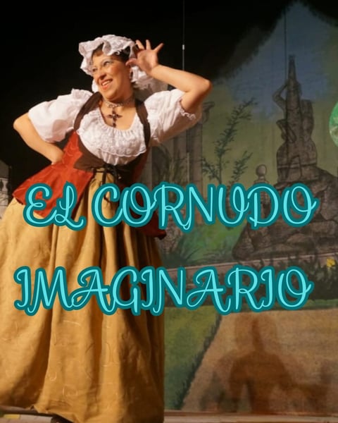 Woman in traditional German folk costume on stage with castle backdrop and blue text overlay reading El Cornudo Imaginario